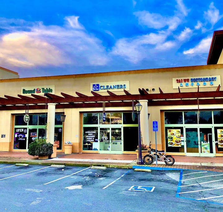 De luxe Cleaners storefront photo from Google