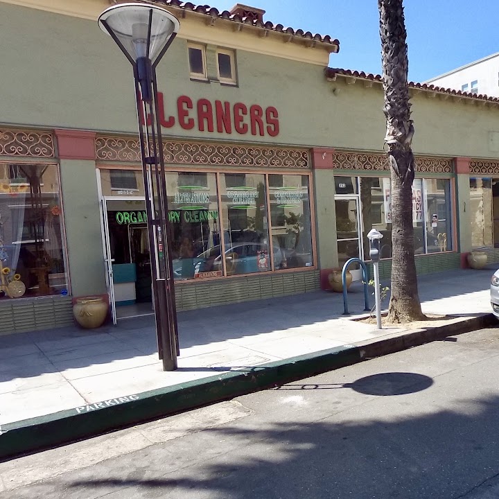 Speedi's Dry Cleaners storefront photo from Google