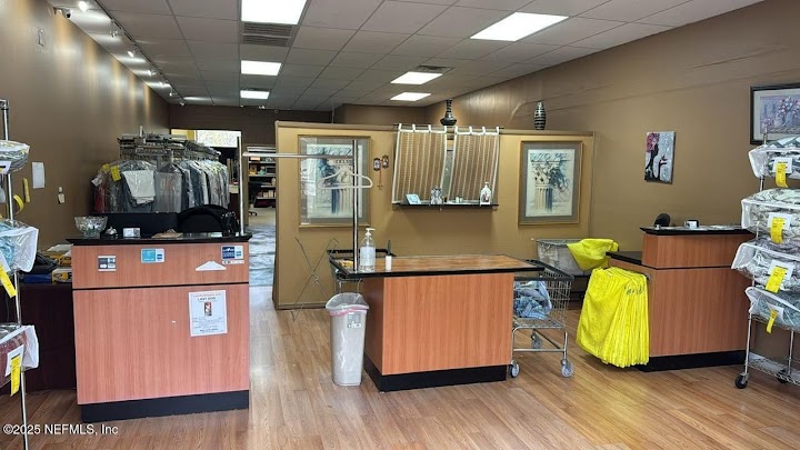 Yellow Bluff Dry Cleaners storefront photo from Google