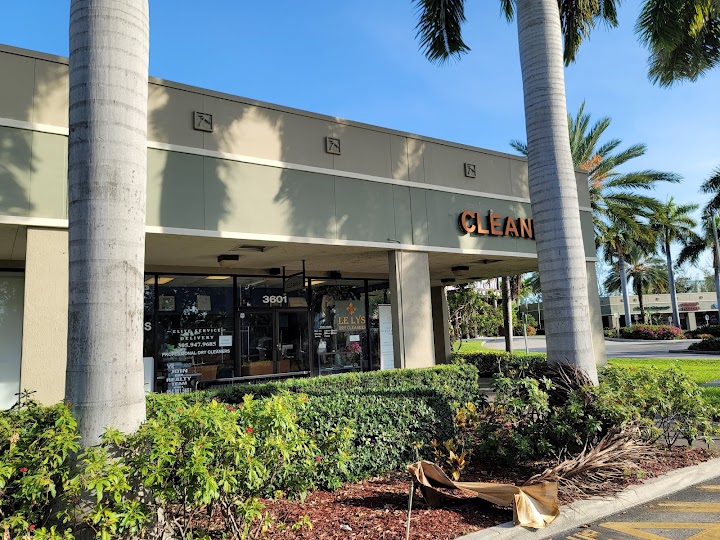 Le Lys Dry Cleaners storefront photo from Google