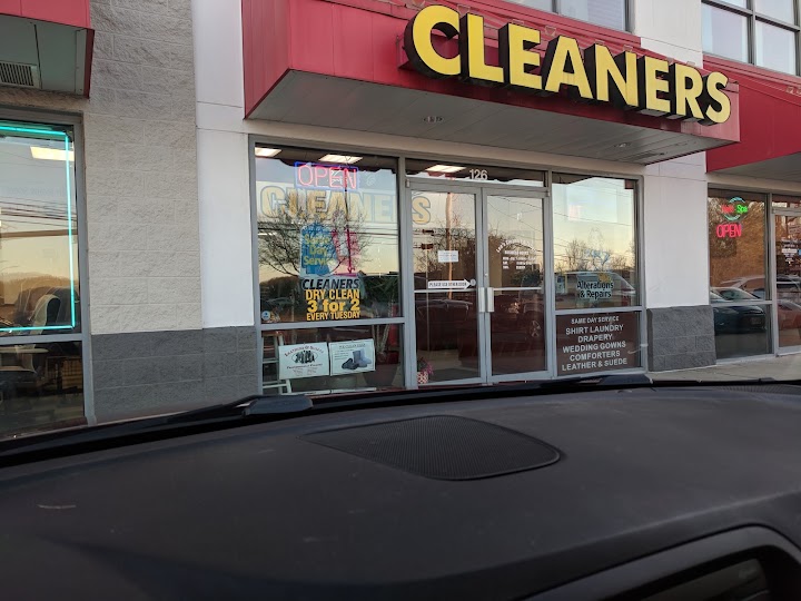 Lee's Cleaners & Tailors storefront photo from Google