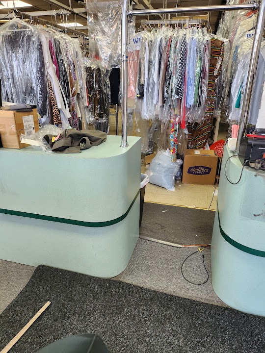 Island Plaza Cleaners storefront photo from Google
