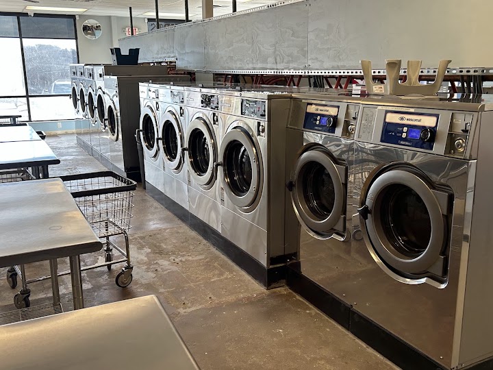 Clothes Hamper Laundromat & Dry Cleaner/Drop Off Services storefront photo from Google