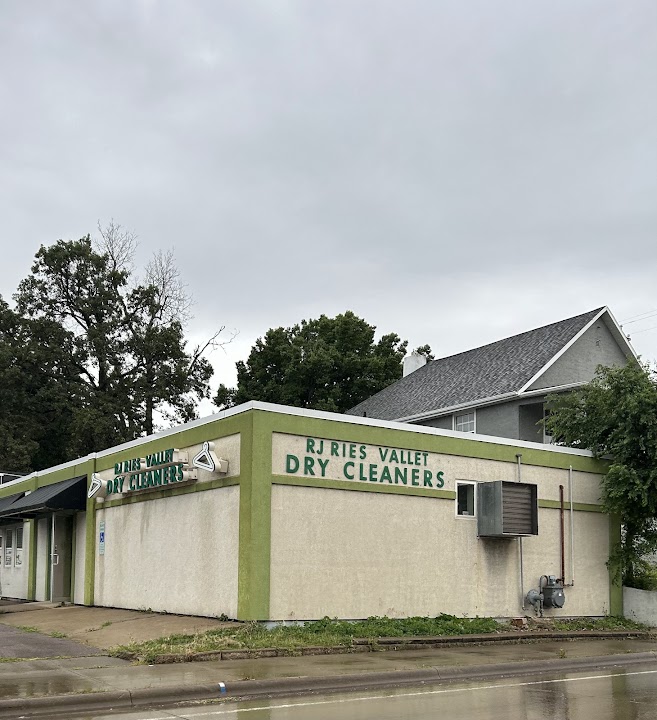 RJ Ries Vallet Cleaners storefront photo from Google