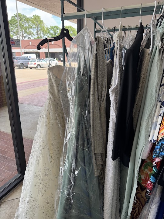 HD Tailor & Dry Clean storefront photo from Google