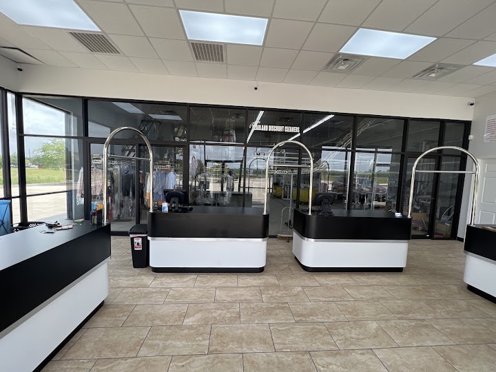 Pearland Discount Cleaners storefront photo from Google